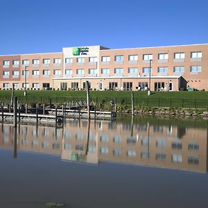 Holiday Inn Express & Suites Port Huron, An Ihg Hotel